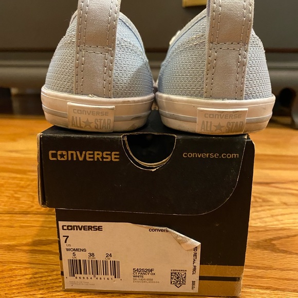 Women converse shoes! Still a good condition - Picture 5 of 5